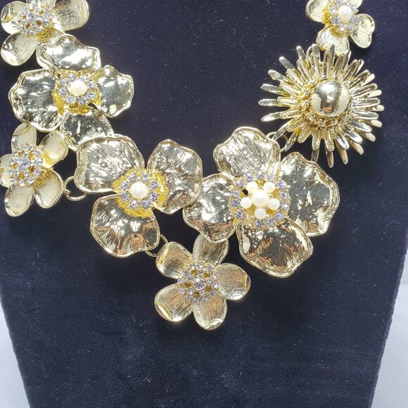 Vetta Gold Floral Statement Necklace - Picture 2 of 8